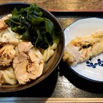 ヨコクラうどん - 鶏チャー葱炙油うどん(大)、ちくわ天