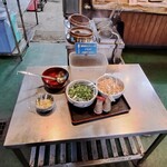 ヨコクラうどん - 湯煎、薬味コーナー