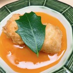 天ぷら はせ川 - 鮭　卵黄醤油で食べます