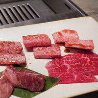 焼肉うしごろ 横浜店 - 厚切りはらみ、赤身、縦バラ、ささみ、インサイド