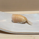 銀座 鮨 奈可久 - 鰆。こんなに美味しい鰆は初めていただきました。