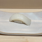 銀座 鮨 奈可久 - 墨烏賊。酢飯との一体感が格別。