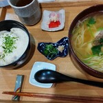 Mendokoro Wa Kon - 鯛にゅうめんと　とろろご飯　漬物　薬味