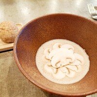 スブリム - スペシャリテ 発酵マッシュルームスープカナダ　オマール海老