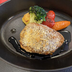 ビストロ デ トロワ -  鳥取県産大山鶏のもも肉 
      
      ディジョン産粒マスタードのパン粉焼き