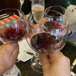 ビストロ デ トロワ - ルネッサ〜ンス！
      
      ランチグラスワインスパークリング¥660
      
      赤ワインボトル Maison Vialade Pinot Noir 
      
      メゾン・ヴィアラード ピノ・ノワール¥3,850