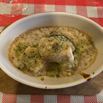 ビストロ デ トロワ - 魚料理‥白身魚バカラオのオーブン焼　 
      
      ふんわりと焼かれた淡白な白身魚のバカラオに、 
      
      濃厚なボルチーニクリームソースが合う。
      
      コレ…ショクさんも部長も大絶賛！