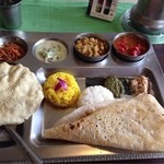 南インド家庭料理 カルナータカー - ランチ♪ Ａセット(*￣ω￣)ノ