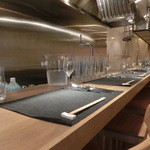 キャトルラパン　神戸三宮 - 一人での限界へ挑戦、カウンターのみの１２席だ。