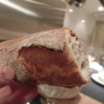 キャトルラパン　神戸三宮 - ハードでもっちりして甘みを感じるバゲットよね。。。