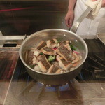 キャトルラパン　神戸三宮 - 野菜ブイヨンとともに煮て盛り付けろ、手間のかかる料理だ。