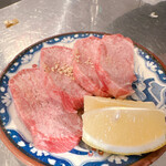 Sumibi Yakiniku Horumon Yokoduna Sanshirou - 