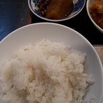 Izugiku - ご飯、イカと大根の煮物