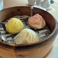 全聚徳 新宿店 - 小籠包三種