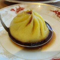 全聚徳 新宿店 - カニ味噌小籠包