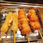 Harajuku Okonomiyaki Andoteppanyaki Yaiyai - 串揚げ　伸びーるチーズ　塩豚串カツ