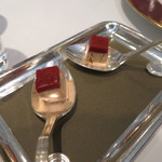 レ セゾン - 一口オードブル、フォアグラのテリーヌにチェリーのソース。テリーヌ濃厚！