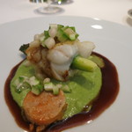 レ セゾン - アンコウをアスパラに巻いてアスパラのピューレとアンキモのソテー。アンコウの火入れ絶妙で、唸りました。