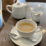 パティスリー・パリセヴェイユ - 香りも味も弱い。紅茶　ダージリン　750円。