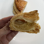 パティスリー・パリセヴェイユ - りんごすき。アップルパイ。ショウソン　ポンム　500円。