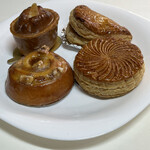 パティスリー・パリセヴェイユ - パイは強い。焼きが強い。香ばしく、ハラハラ。一番気に入ったのはボンブ　アマンド　シトロン　500円。アイシングとレモンが好き。