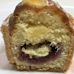 パティスリー・パリセヴェイユ - レモンとラズベリーのケーキ。ボンブ　アマンド　シトロン　500円。