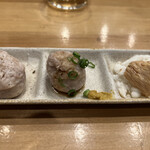 練馬 鳥長 新潟 - 胸肉のタタキとつくね。最初の1品目からテンションあがる