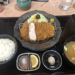末広亭 - 低温厚切り四元豚ロースかつランチ¥1680