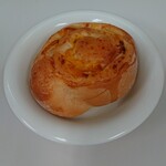 パウンドケーキ専門工房 スイーツ グッピー - かぼちゃロールパン　200円