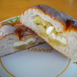 藤田観光りんご園 - くるみとそばの実のパン　アップル＆クリームチーズ