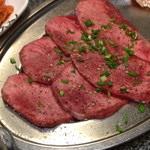 第二食道園 - 上タン塩　厚切りで歯ごたえが最高です。