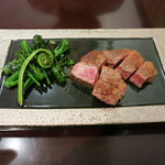 フクモト - ロースステーキ一皿目