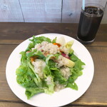 Il Germe - 在比萨饼烤制期间，享受沙拉。体现了“蔬菜优先”的理念。