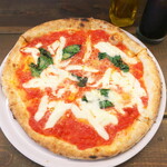 Il Germe - 玛格丽特披萨（￥1430）。除了番茄、马苏里拉奶酪和罗勒的三种颜色外，还加入了格拉纳·帕达诺奶酪。