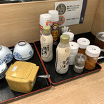 ソバダイニング 凛や - 調味料はここでカスタマイズ