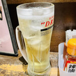 餃々 - アサヒニッカハイボール460円×2杯、炭酸ガツンとウィスキーも濃いめ。