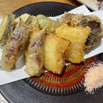 Meshi To Sake Kuchinashi - 旬野菜の天ぷら
