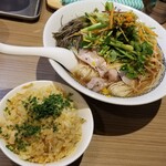 Rock’anDo - うさぎ芹そば＋兎肉と人参のバターライス