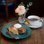 7 Rooms Hotel & Cafe - バスク風チーズケーキ、 スコーン チョコレート