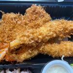 Tonkatsu Hamakatsu - カツは濱かつ自慢の揚げ立てヒレカツとエビフライが２本。
                       
                      何時食べてもサクサク変わらない美味しさですね・・・