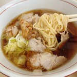 ラーメン 糸 - らーめん　中（平打ち麺）＋チャーシュー