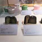 カヌレとアイス - ショーケース　カヌレ。