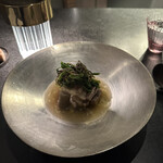 Alternative - ❺穴熊の軽いラグー、牛蒡、原木椎茸、天然のせり。