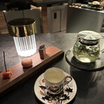 Alternative - ❽ハーブティ、お茶菓子。
      ・干し柿
      ・オレンジのマカロン
      ・チョコレート風味のチーズケーキ