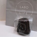 カヌレとアイス - こんなパッケージです。