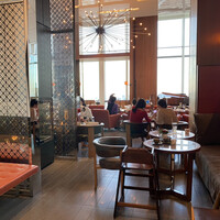 ザ タヴァン グリル＆ラウンジ - 