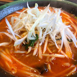 亀ちゃん食堂 - 炒められたもやし、ニラ、キクラゲ、キャベツがスープに入ってます。