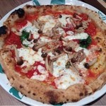 ピッツェリア＆バー マーノエマーノ - ツナときのこのトマトピッツァ