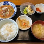 千石食堂 - もつ煮込み定食550円