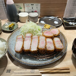 tonkatsu.jp - 天城黒豚ロース（特上）＋どろぶたヒレ